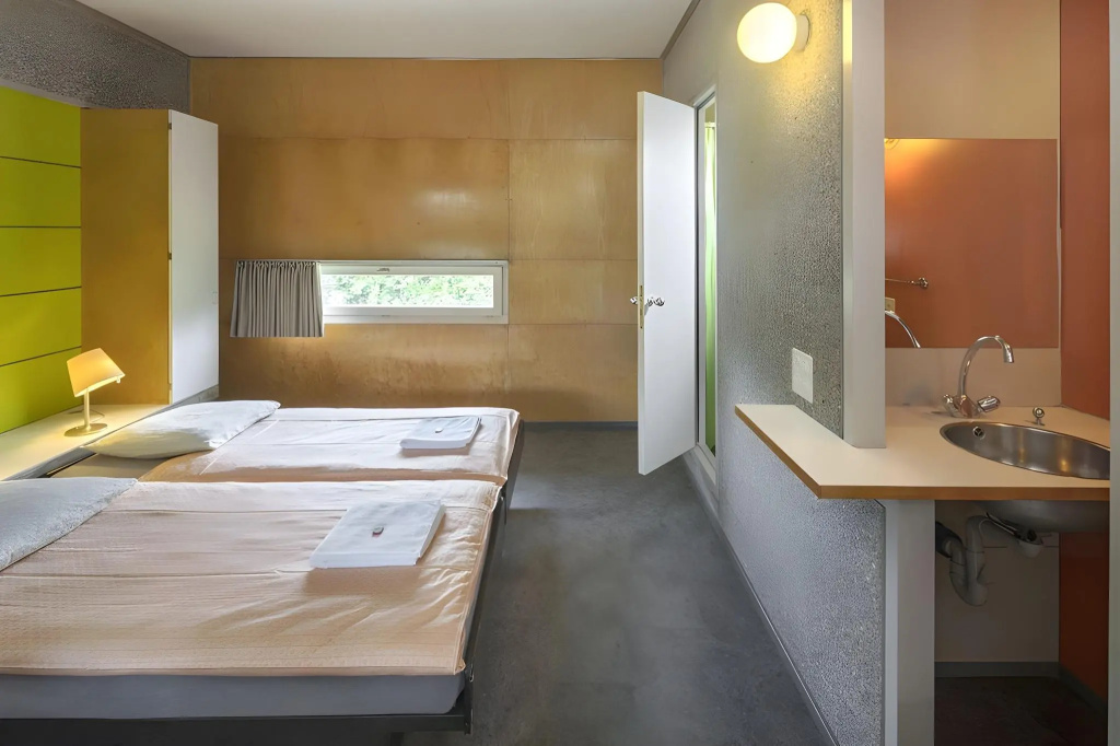 Lausanne Youth Hostel Jeunotel