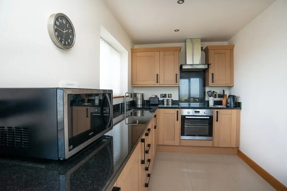Cottage With Stunning sea Views, No Deposit