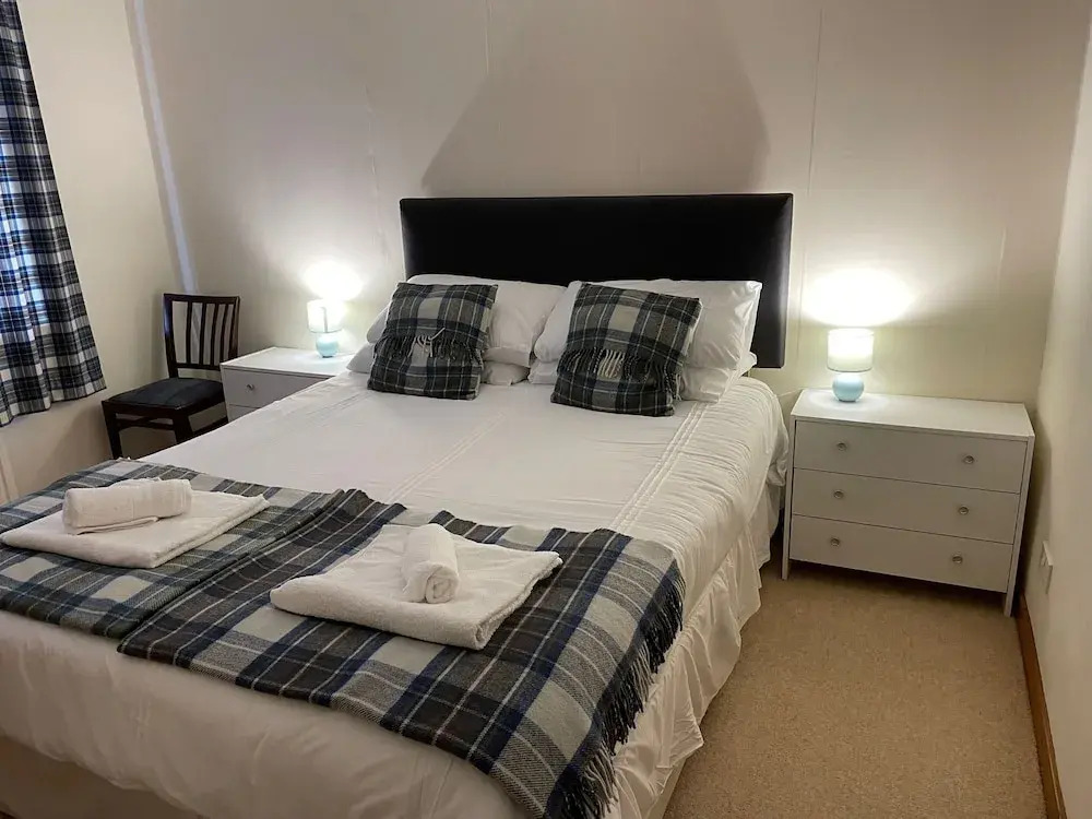 Dog Friendly 6- Bedroom House in Isle of Lewis - Great for Families and Large Groups