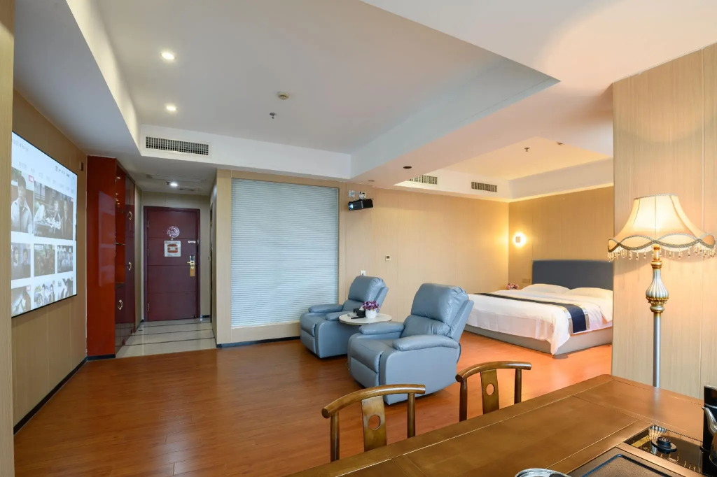 Green Island Holiday Hotel