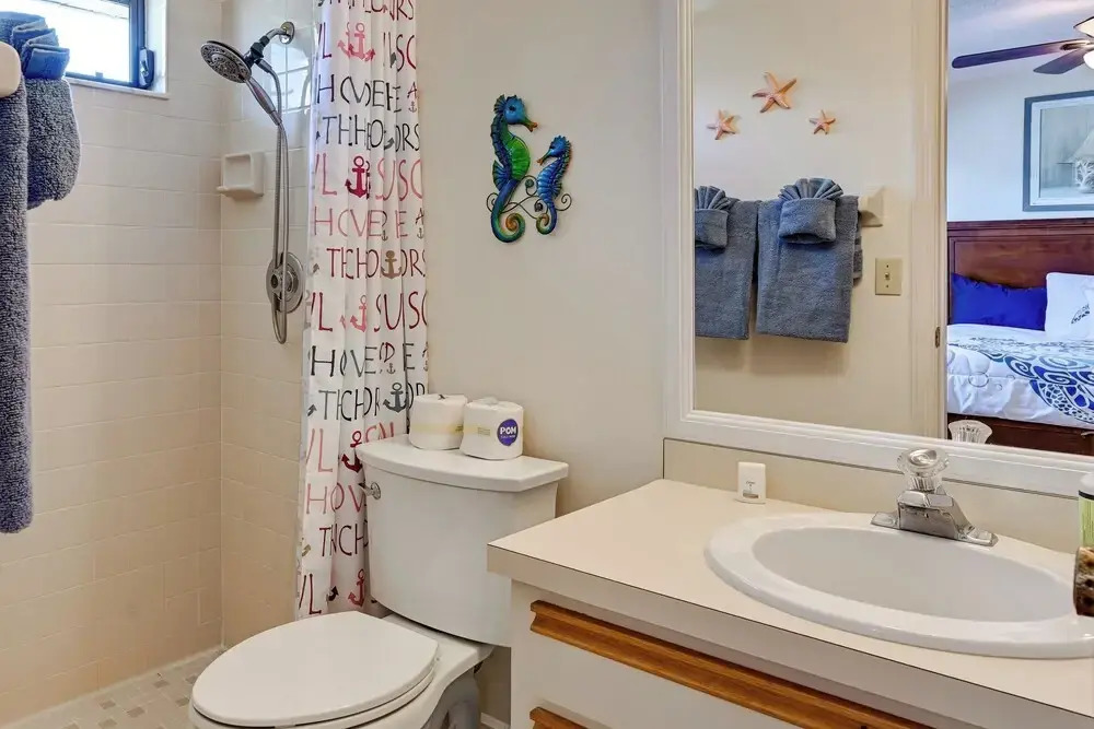 Englewood Home w Saltwater Pool: 6 Mi to Beach