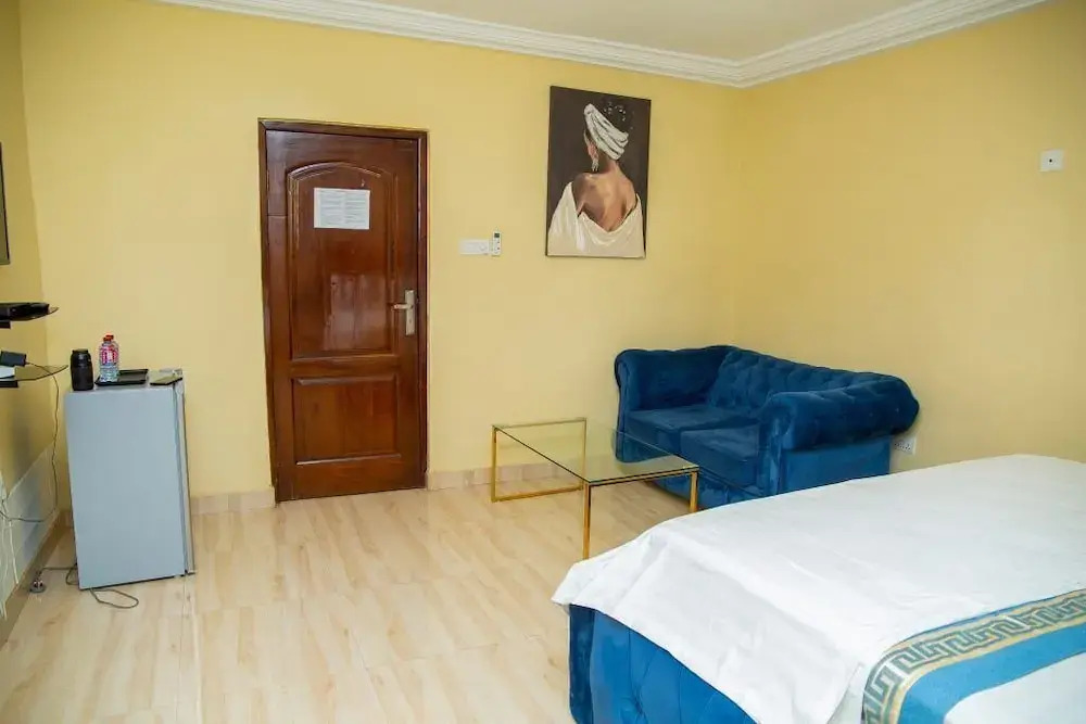 689 Hotel & Apartment