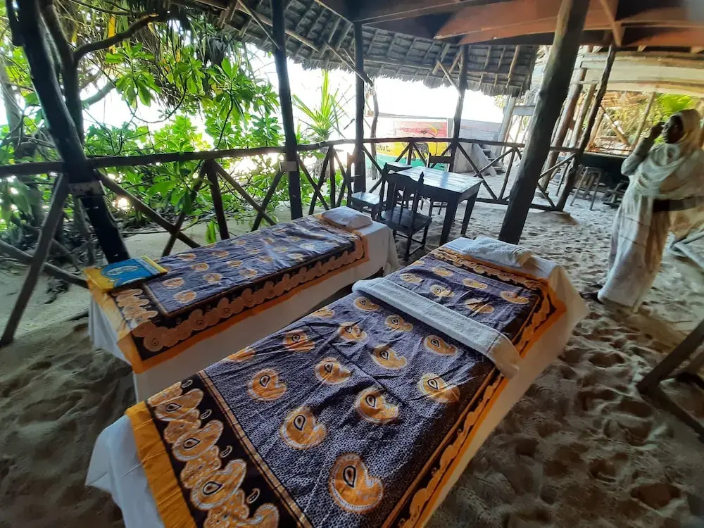 Kajibange bar and guesthouse