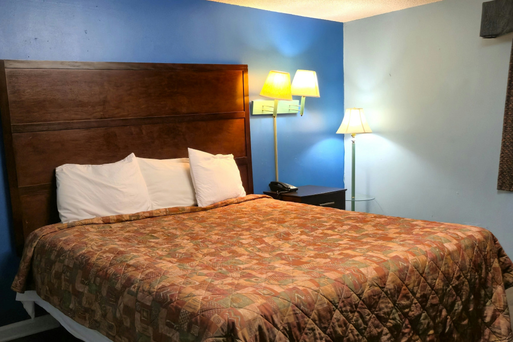 Holiday Motel by Belvilla Cleveland, TN