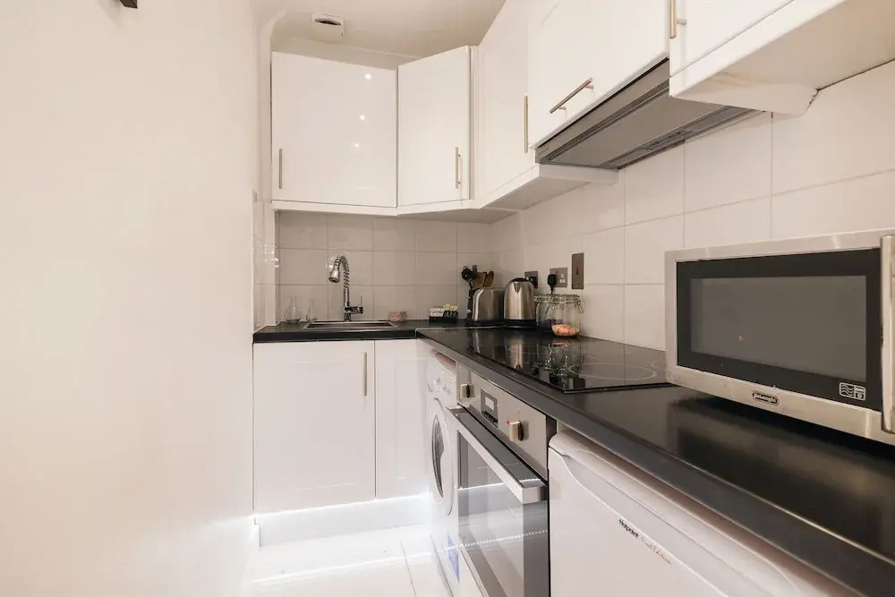 Bright Hazlitt Road Apartment