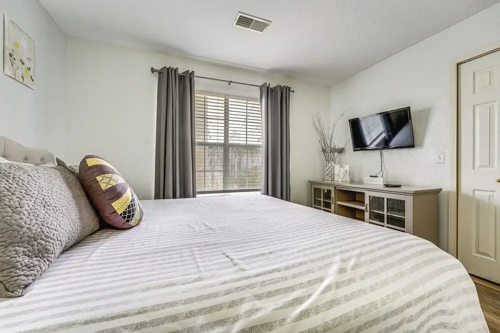 Inviting Condo w/ Pool Access, Near Branson Strip!