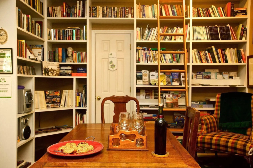 The Oval Door Bed and Breakfast Inn