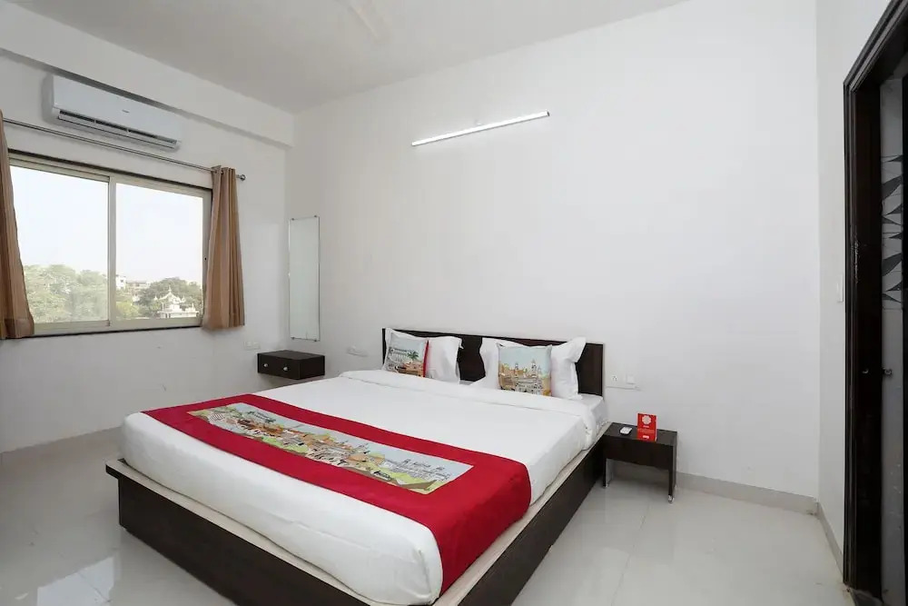 OYO 10064 Home Bright 3BHK Gulabh Bagh