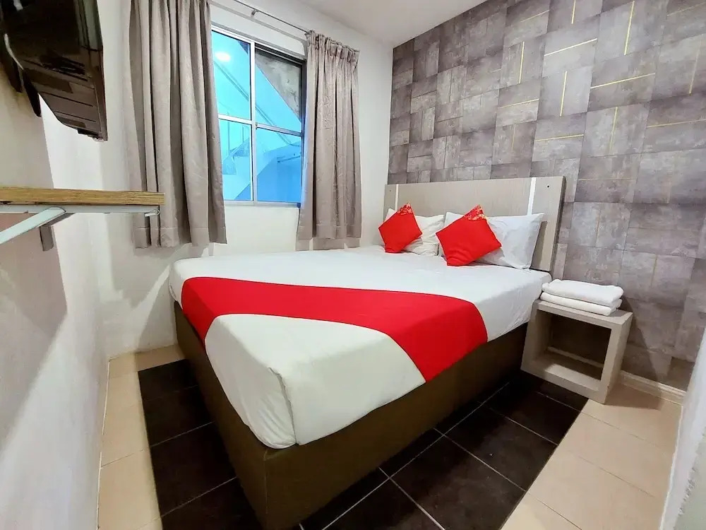 Oyo 44108 Good 2 Stay Hotel