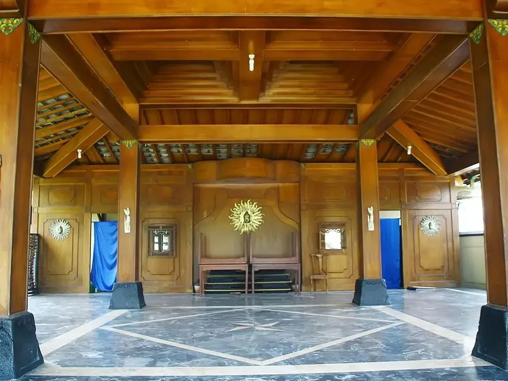 Nida Rooms 9 Kraton Tugu Railway Station at Hotel Queen Star