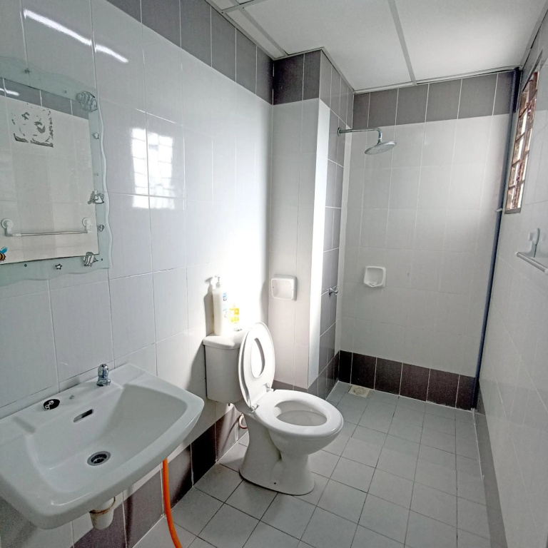 Tropika Homestay Bangi with 3 Bedrooms