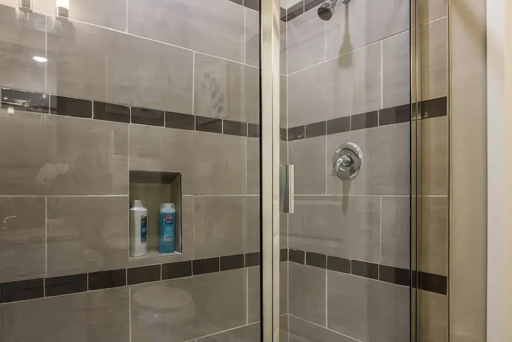 Baymeadows 2 BR Apt by Frontdesk
