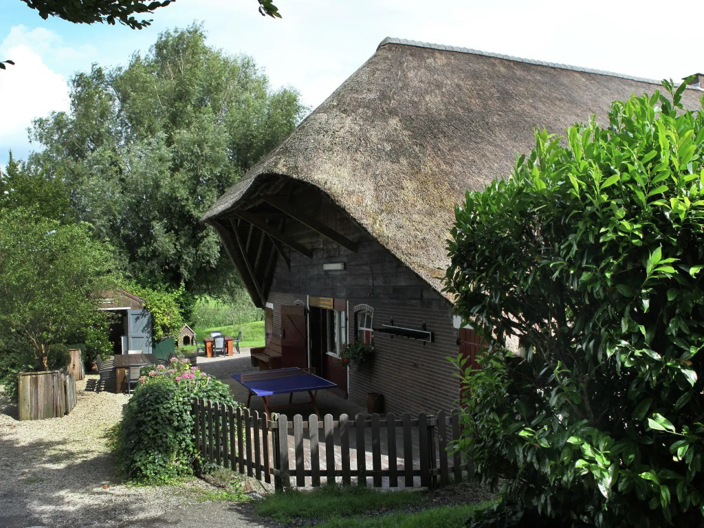 Farmhouse in Oosterwijk by River Linge