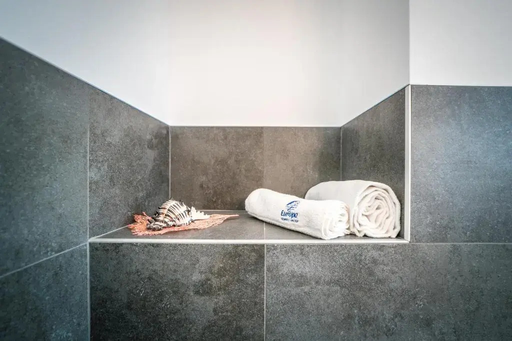 Stylish Residenza Torre Bianca 2 Bedroom Apartment Sleeps 5