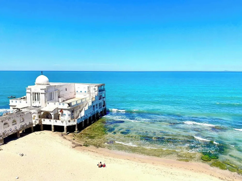 Elegant Beachfront Apartment in La Marsa With Panoramic Sea Views