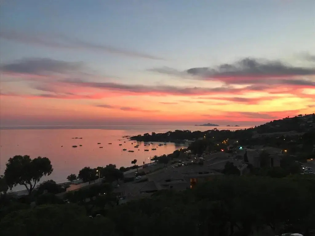 Superbe appartement T2 Vue magnifique Sanguinaires à 50m de la plage