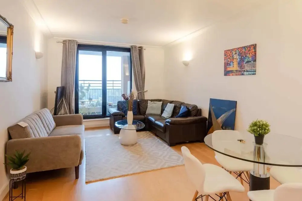 Central 2BR Home in Heart of Kensington, 4 Guests