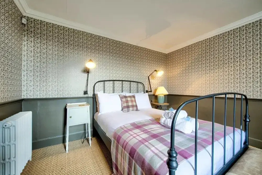 Rock House: Historic Gem - Heart of the City