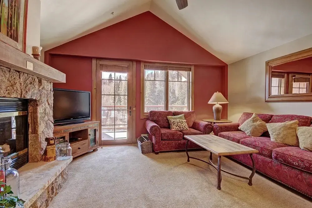 Bright + Scenic 2br - 7ppl Steps To Ski Lifts + Main Street 2 Bedroom Condo by RedAwning