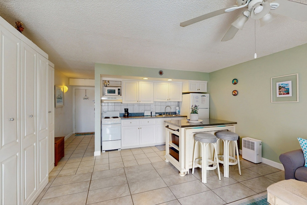 Mariners Cove 302