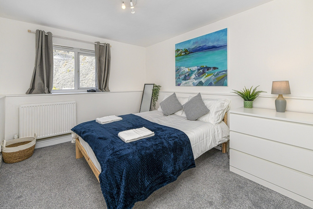 Cottage in Snowdonia With Movie Room & Views