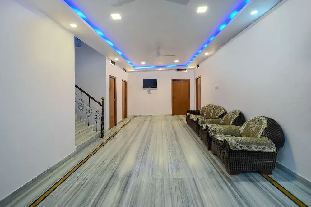 OYO 18671 Ashirwad Palace Hotel