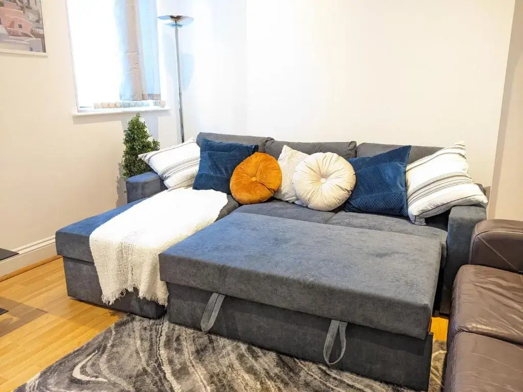 Spacious City Centre Corporate Apartments for City Traveller's by Homesys Accommodation