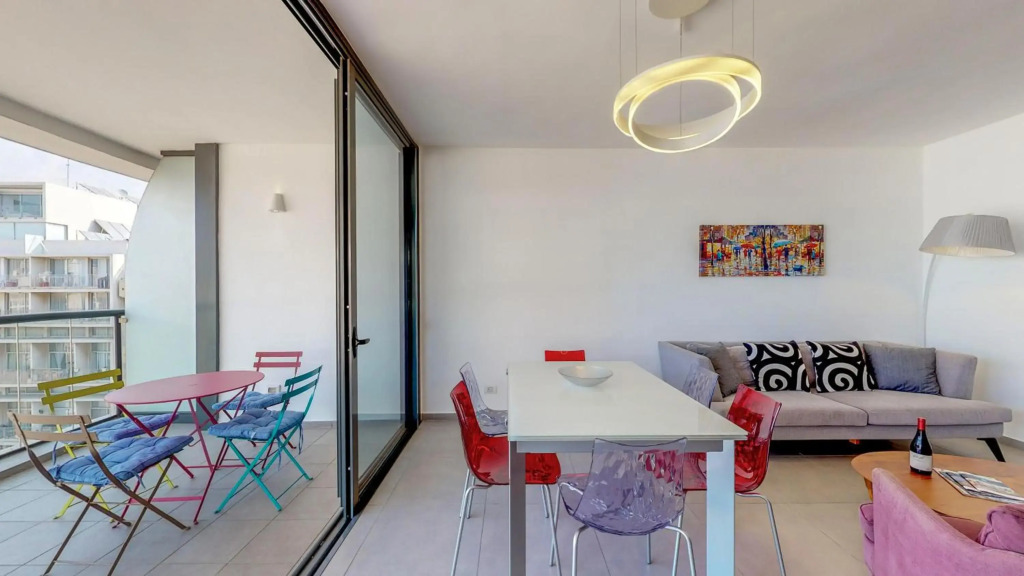 Luminous 3BR in Florentine