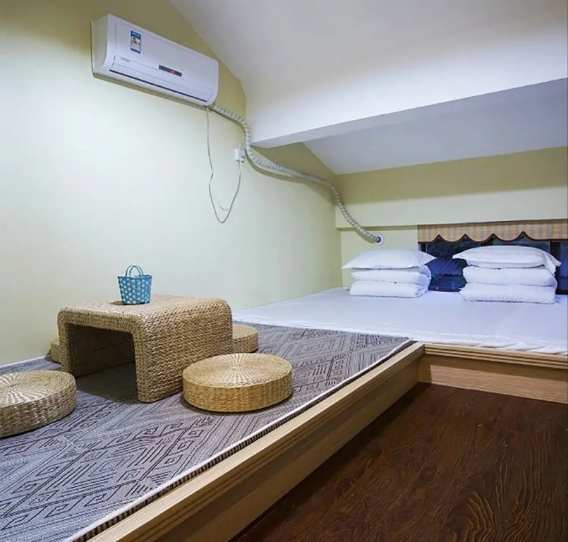 Zerg Backpackers Youth Hostel