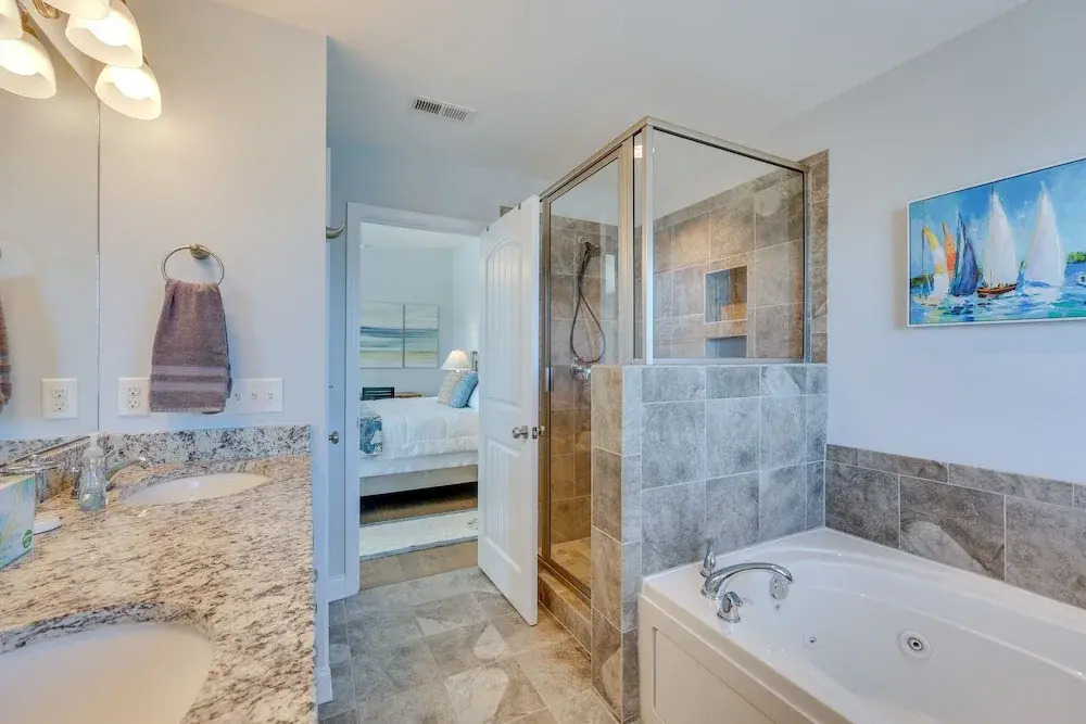 Townhome w/ 2 Decks: Walk to Ocean!