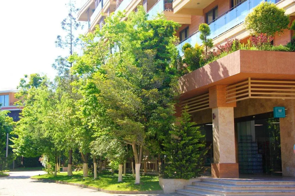 Luxury Dreamland Oasis Apartments