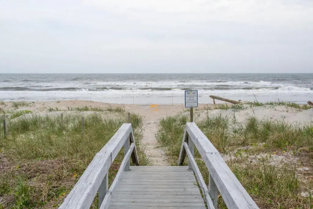 Breezy Oaks by Oak Island Accommodations