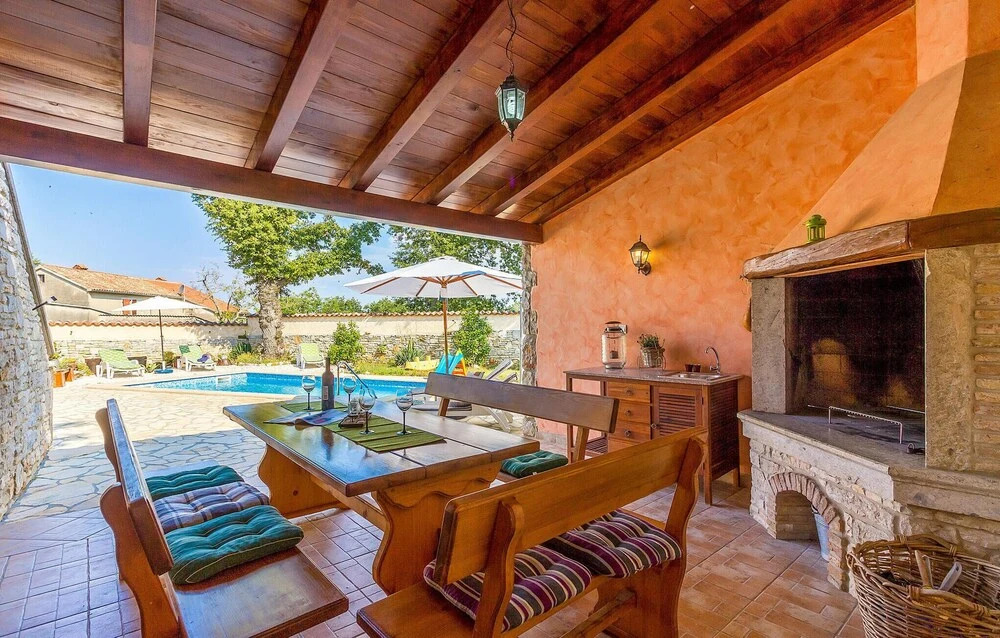 Amazing Home in Boduleri With Wifi and 4 Bedrooms