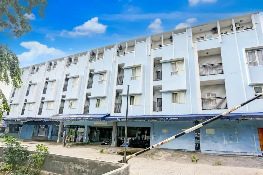 RedDoorz near Mandaya Royal Hospital Puri