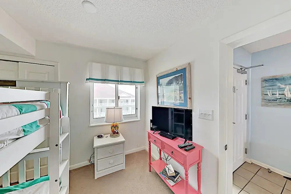Stylish Beachfront Getaway W/ 2 Pools & Lazy River 3 Bedroom Condo