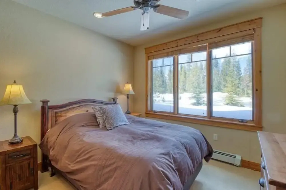Private Family Friendly 2 Bedroom Townhome Located In East Keystone With Access To Free Shuttle Service