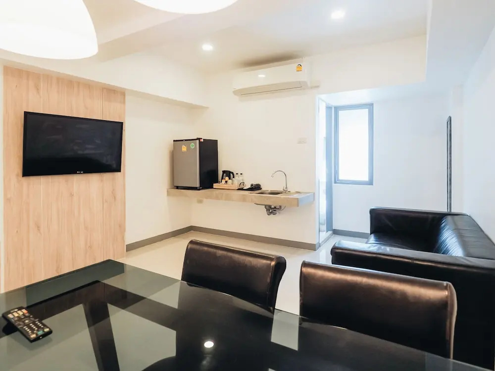 Loyy Hotel - Hostel