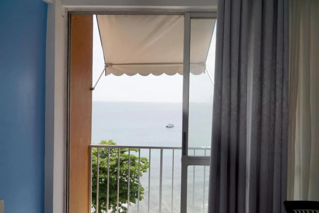 One-bedroom Apartment with Sea view and View to Farol da Barra Praiaville