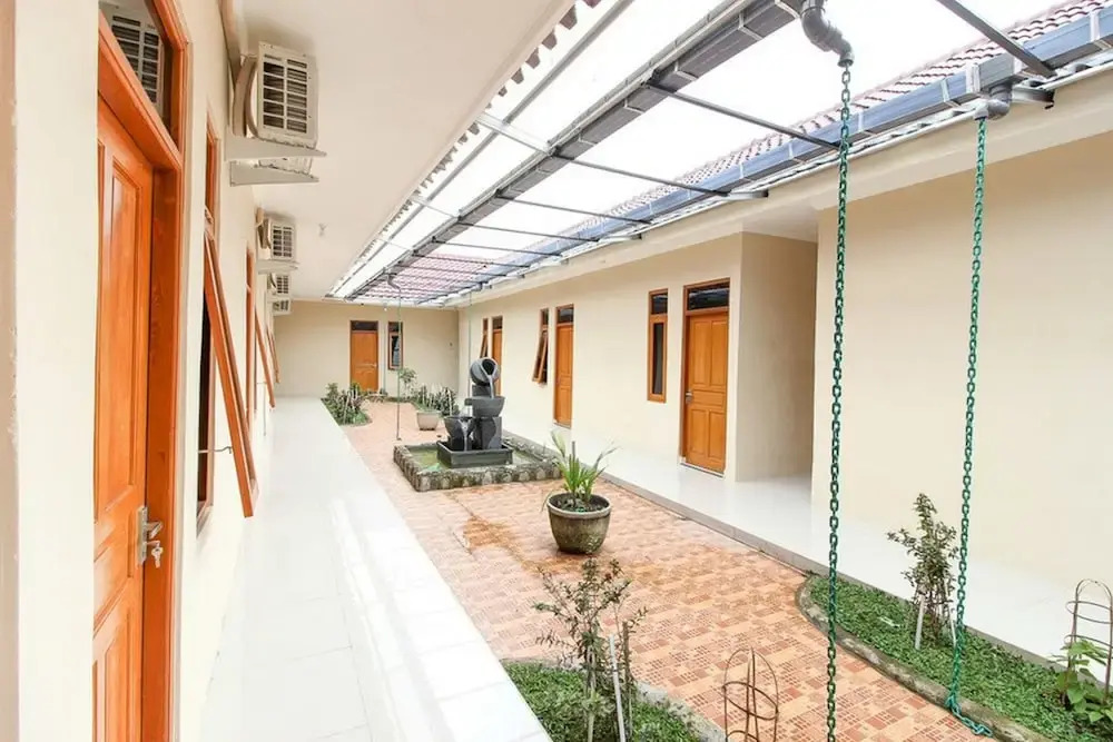 RedDoorz near Sheikh Zayed Surakarta