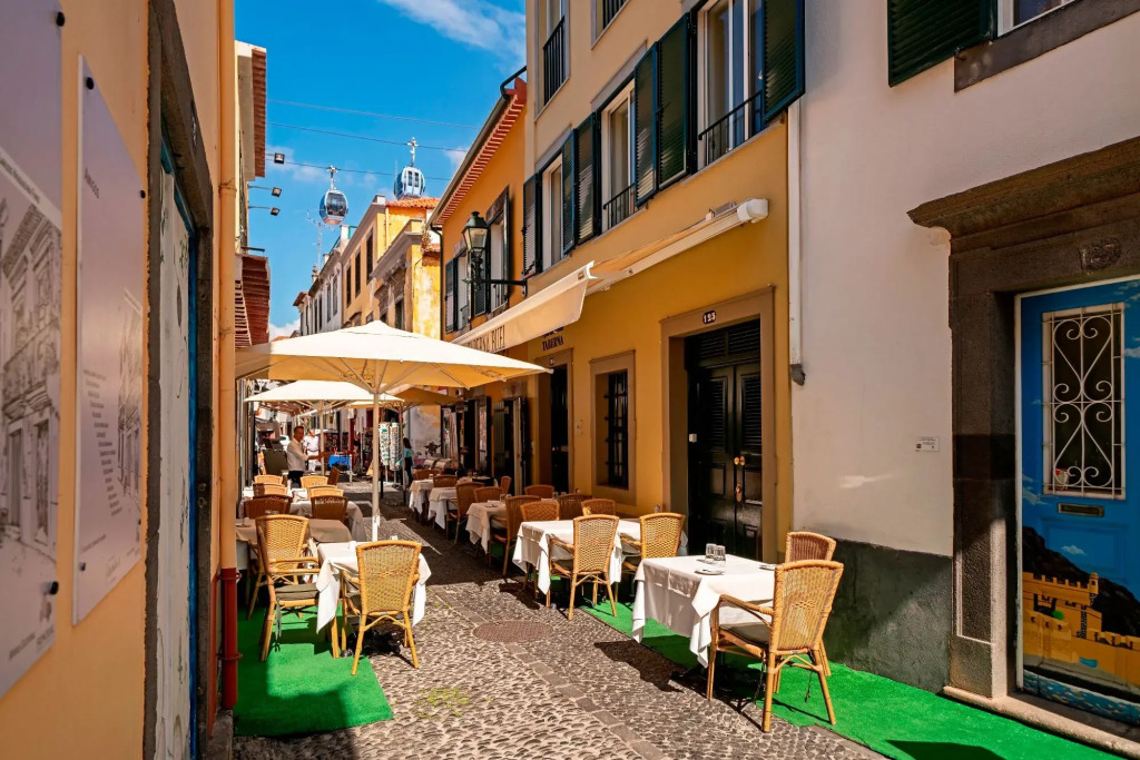 In the pedestrianised Funchal Old Town, close to amenities | Taberna Apartment 3