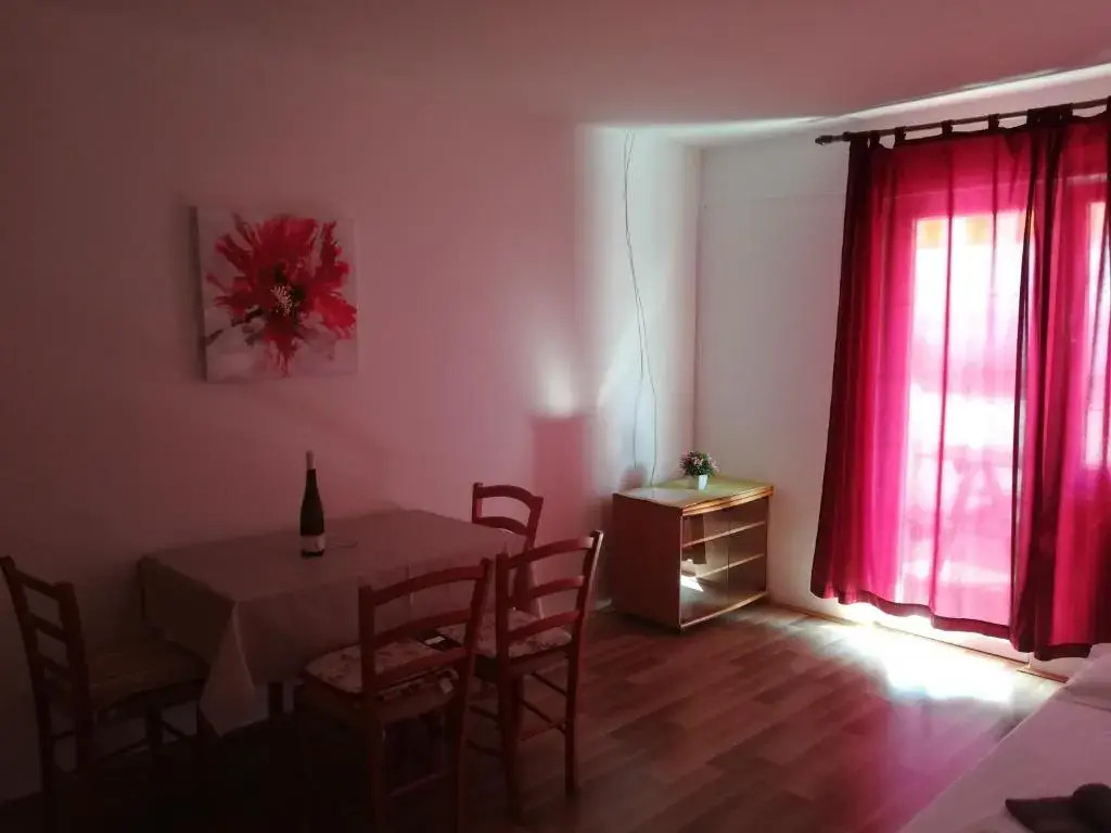 Apartments Nikola Caska