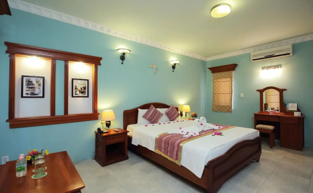 Trân Châu Beach & Resort