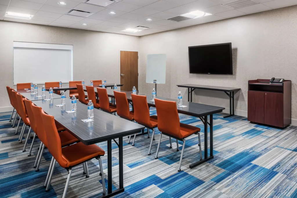Holiday Inn Express & Suites West Plains Southwest by IHG
