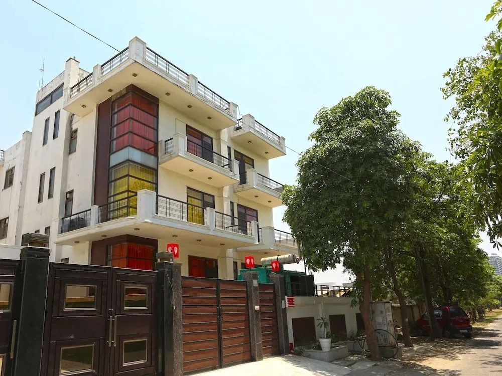 OYO Flagship 144 Noida Expressway NSEZ