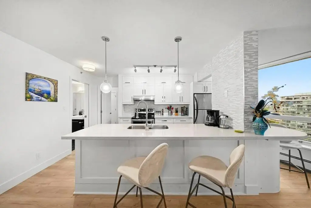 Water View Condo in Downtown Vancouver (2BR/2Bath)