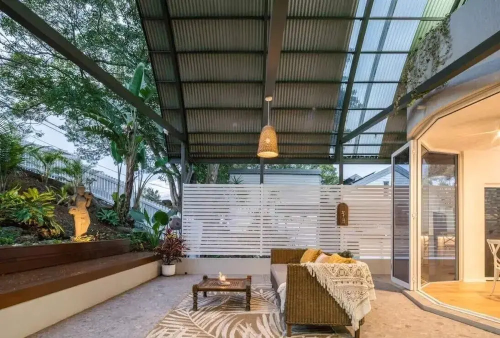 6 Bedroom Oasis in Burleigh Heads