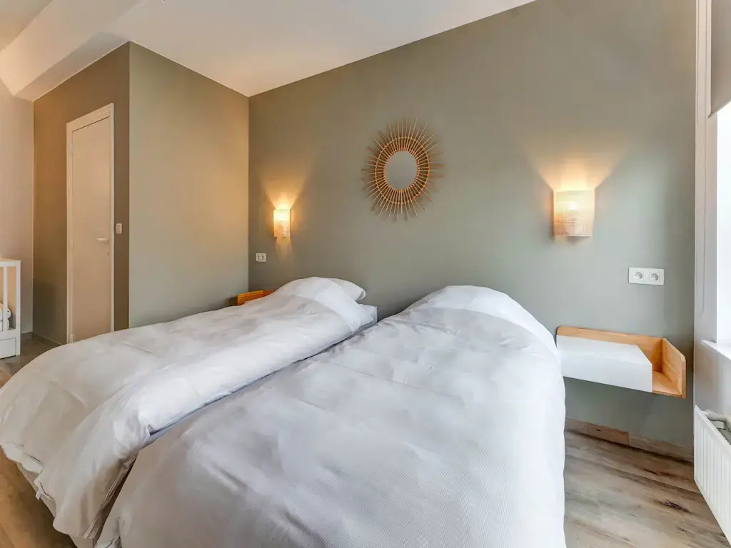 Luxury holiday home with sauna and jacuzzi in Heers