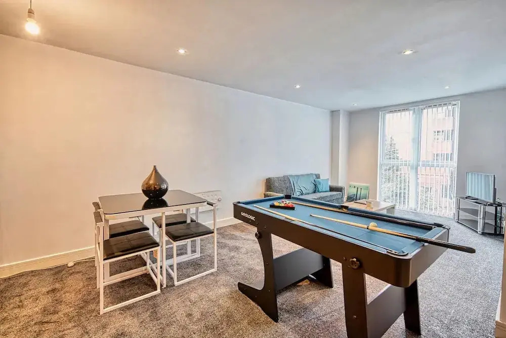 Spacious 2 Bed Apartment in Birmingham