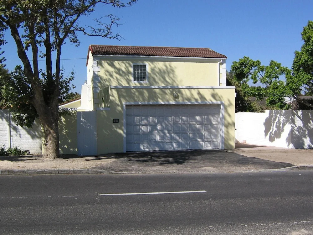 Charming fully fitted double storey Cottage near Constantia Village