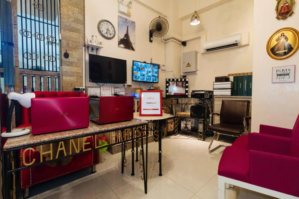 RedDoorz near Arca South Taguig